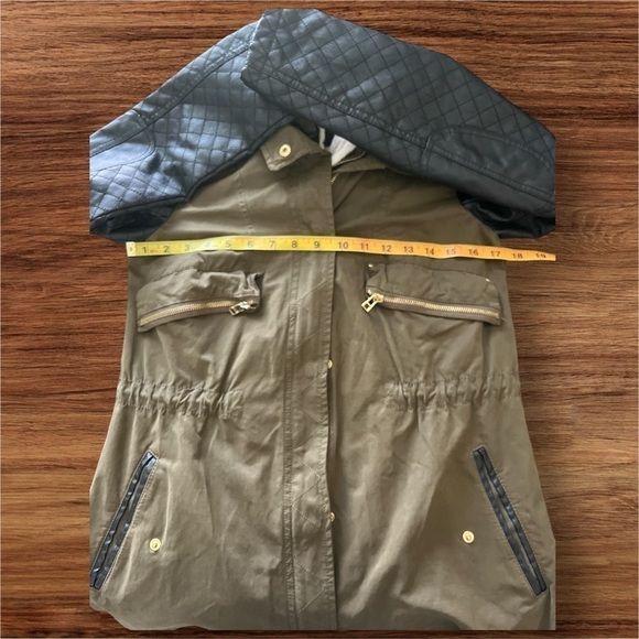 ZARA OLIVE GREEN COAT WITH FAUX LEATHER SLEEVES AND FAUX FUR - Picture 5 of 5